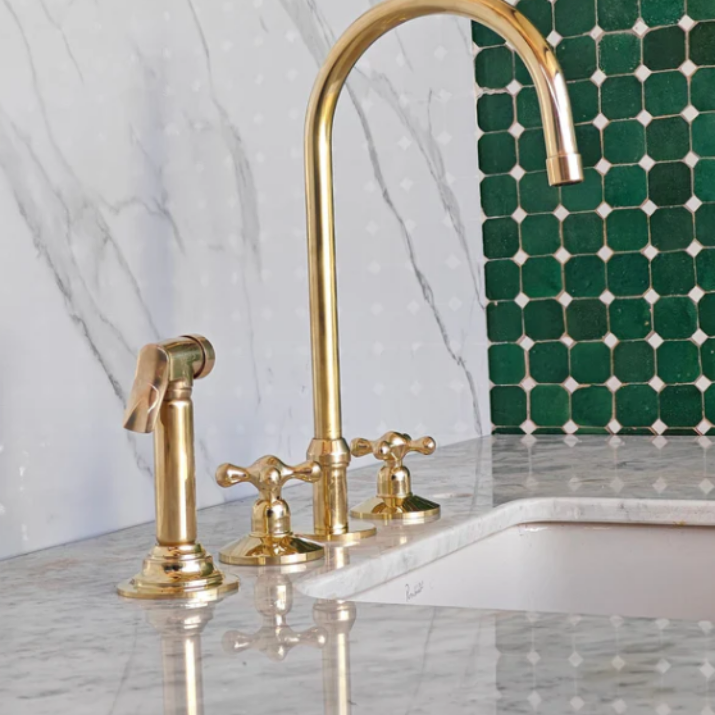 Antique Brass Kitchen Faucet – A Touch of Classic Charm- maisonnadia